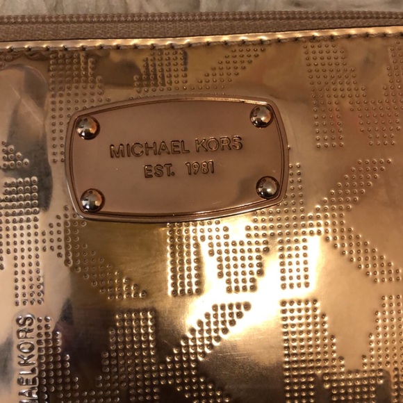 Rose Gold Michael Kors Wallet - Picture 2 of 7